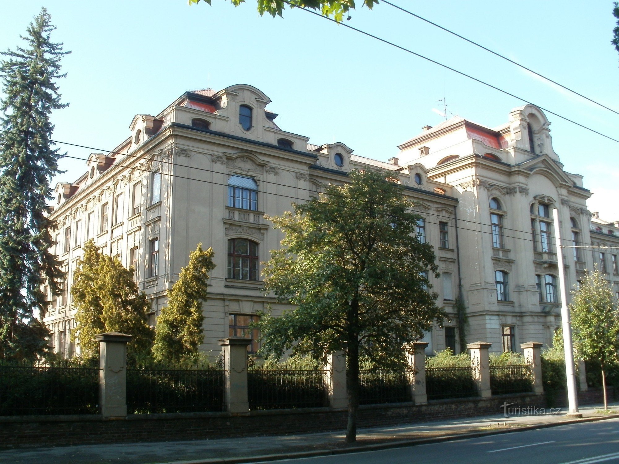 赫拉德茨克拉洛韦 - 鲁道夫音乐厅