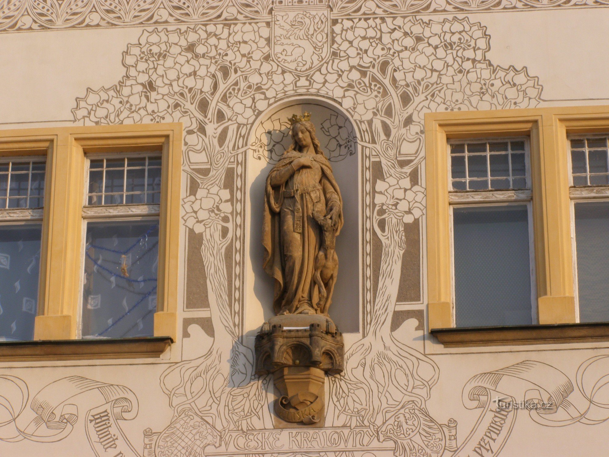 Hradec Králové - statue af dronning Eliška