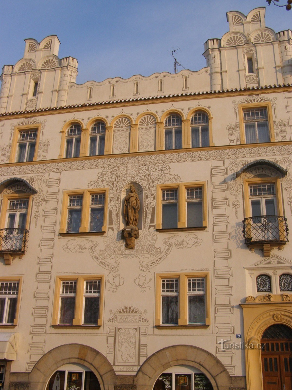 Hradec Králové - άγαλμα της βασίλισσας Eliška