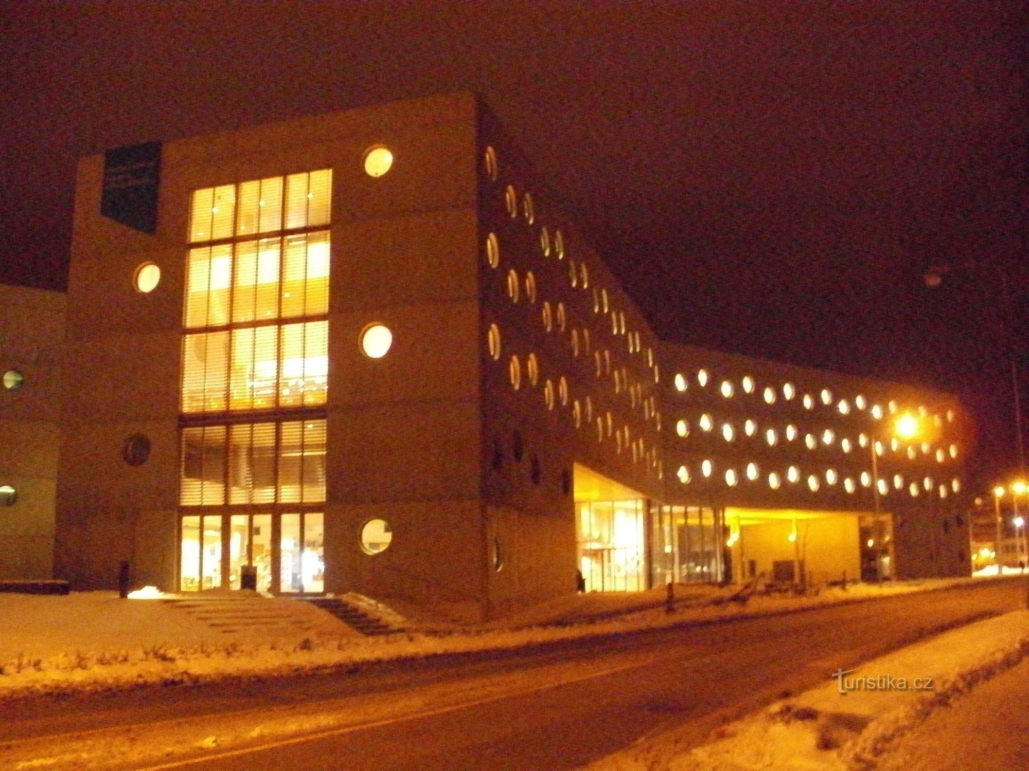 Hradec Králové - biblioteca de estudio e investigación