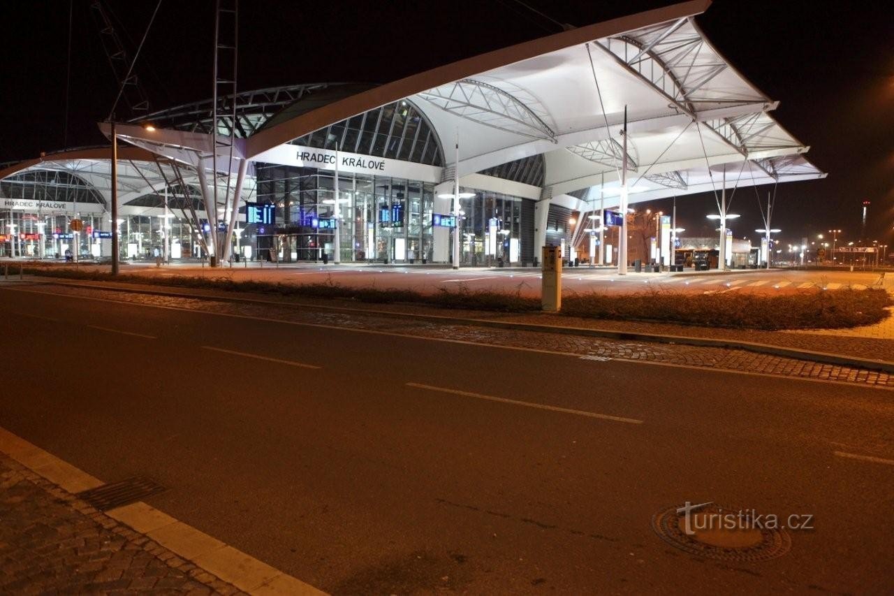 Hradec Králové - busstation (foto door Michal Nohejl)