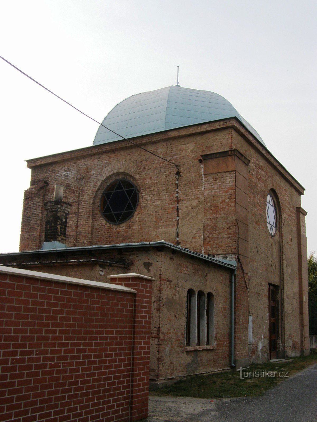 Hradec Králové - Judisk kyrkogård, synagoga