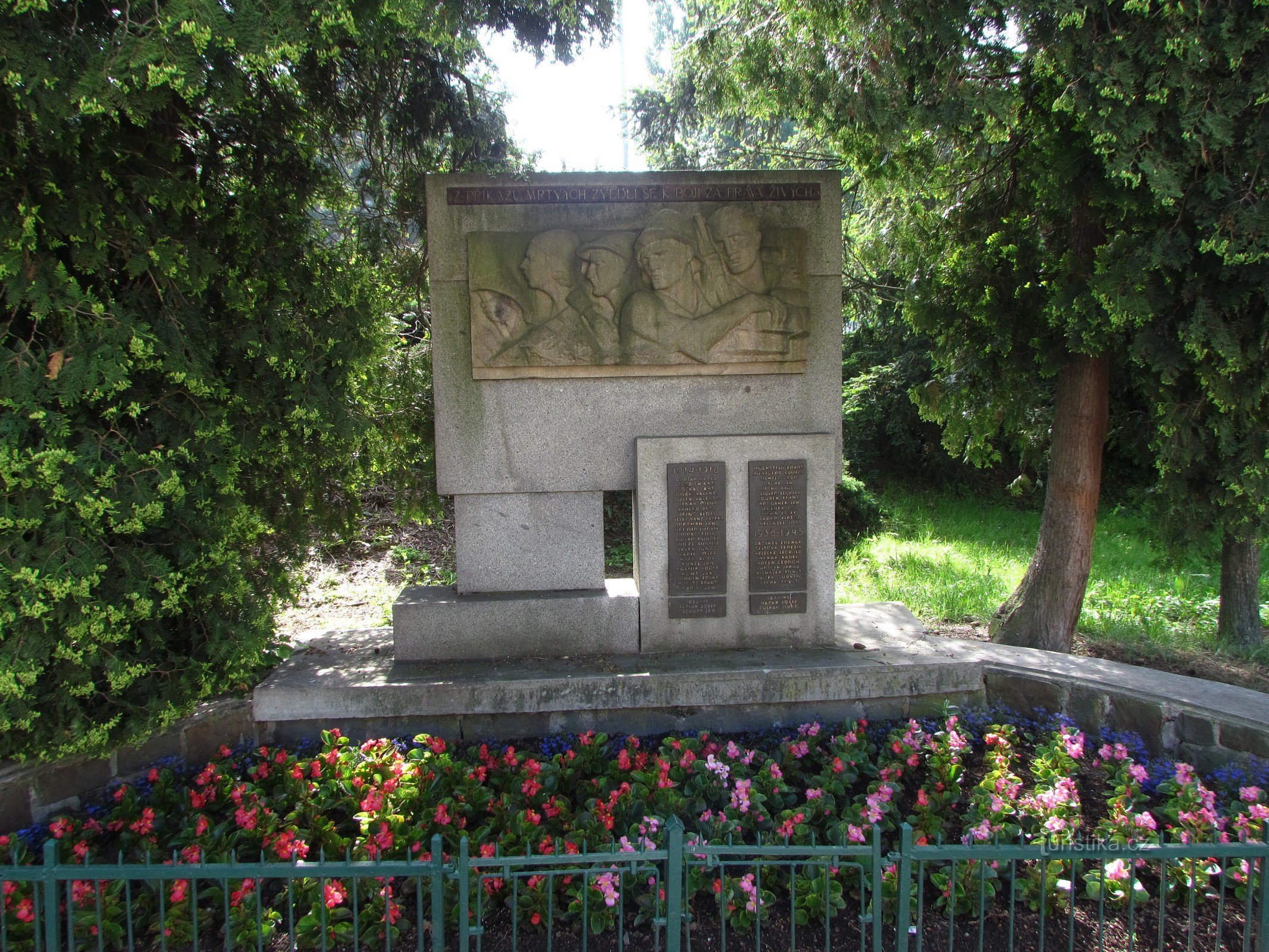 Hradec nad Moravicí - Monument voor de gevallenen