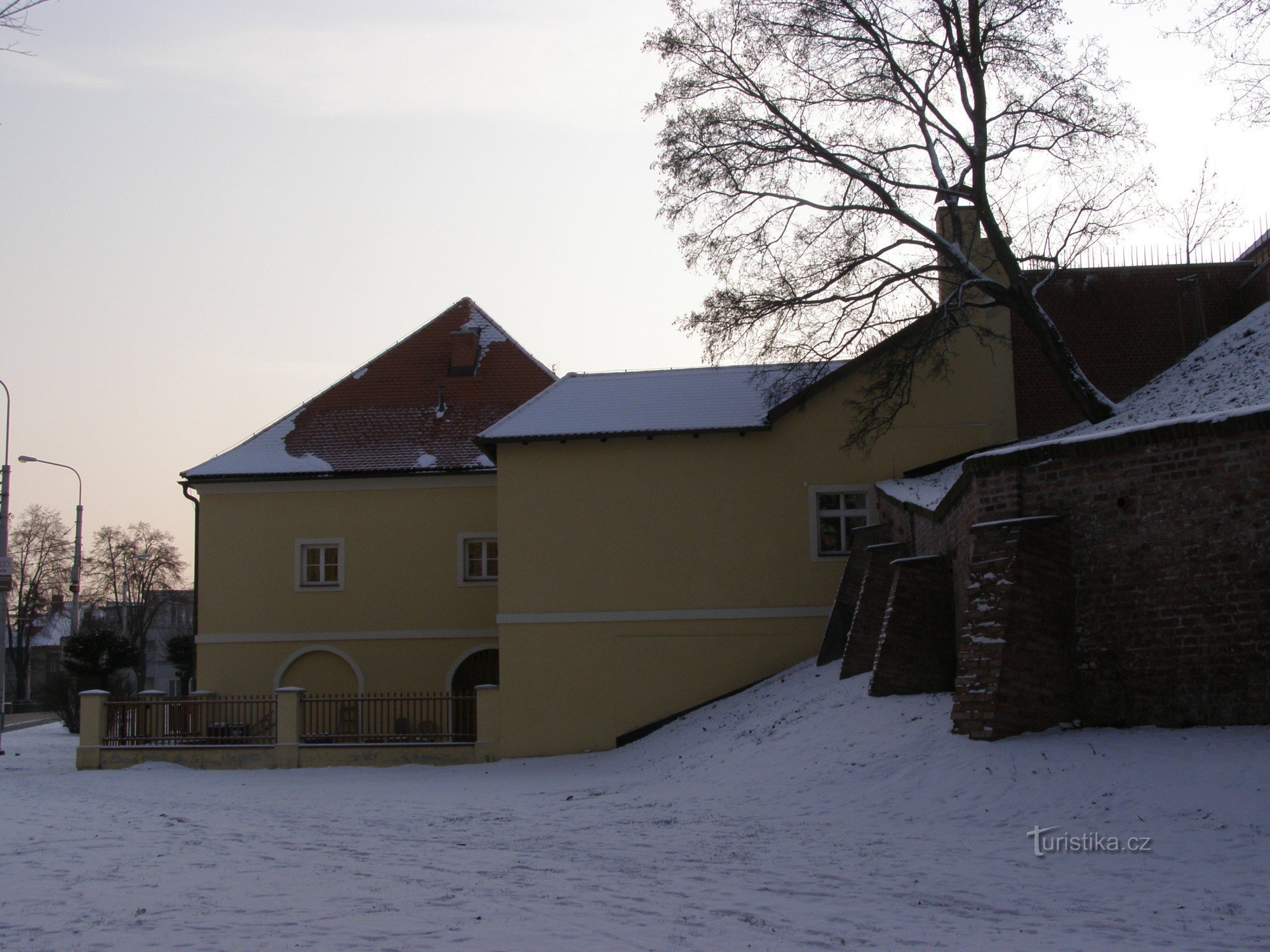 Φρούριο Hradec - υπολείμματα οχυρώσεων - πρώην μηχανολογικό στρατηγείο φρουρίου
