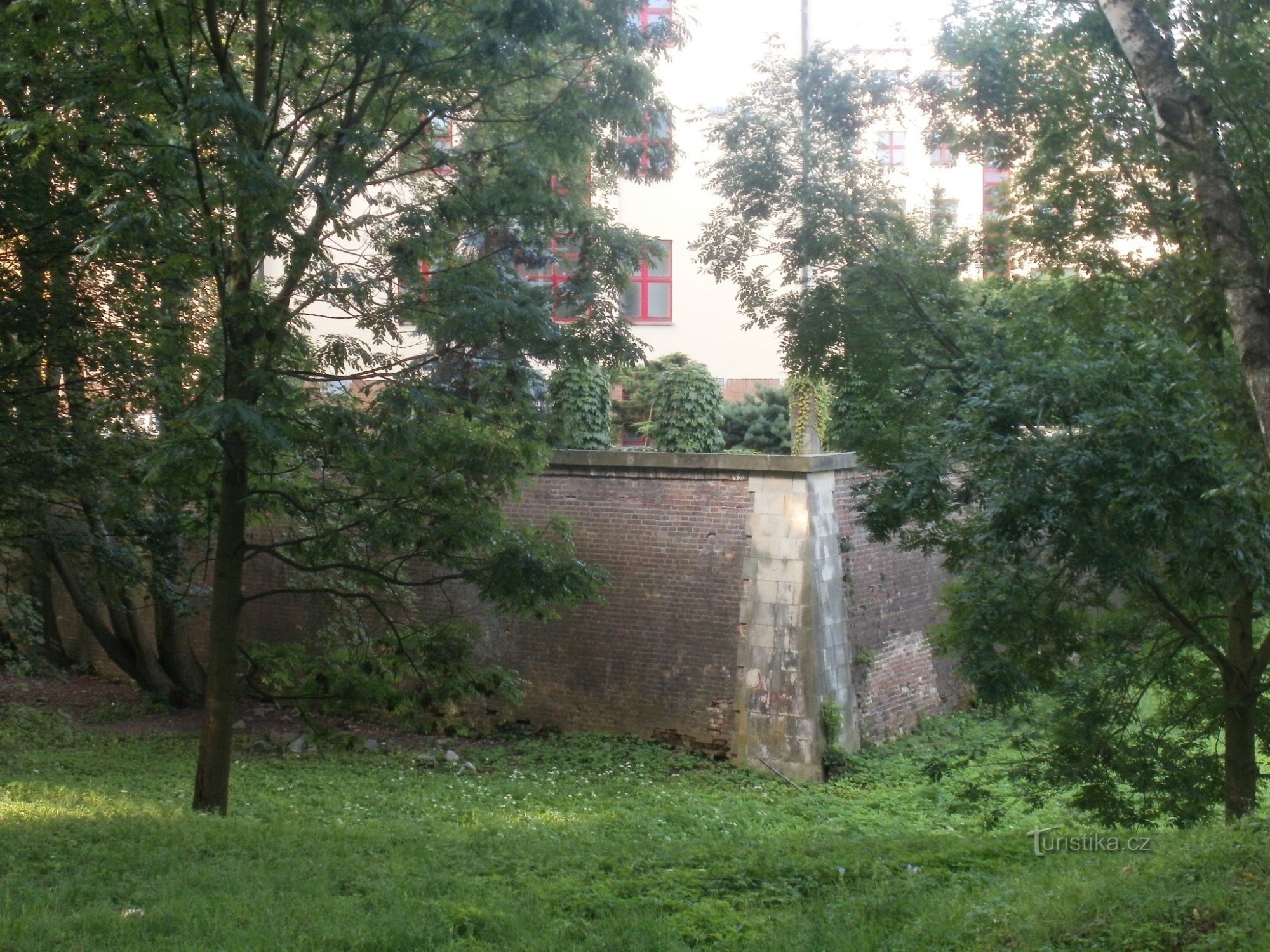 Festung Hradec, Überreste der Befestigungsanlagen - Ravelin