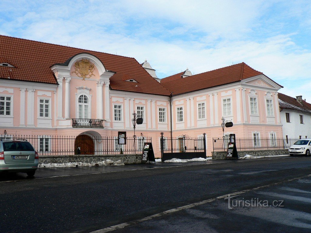 Hrádek, a fachada do castelo