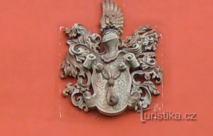 Hrádek u Nechanice - escudo de armas de la familia Harrach