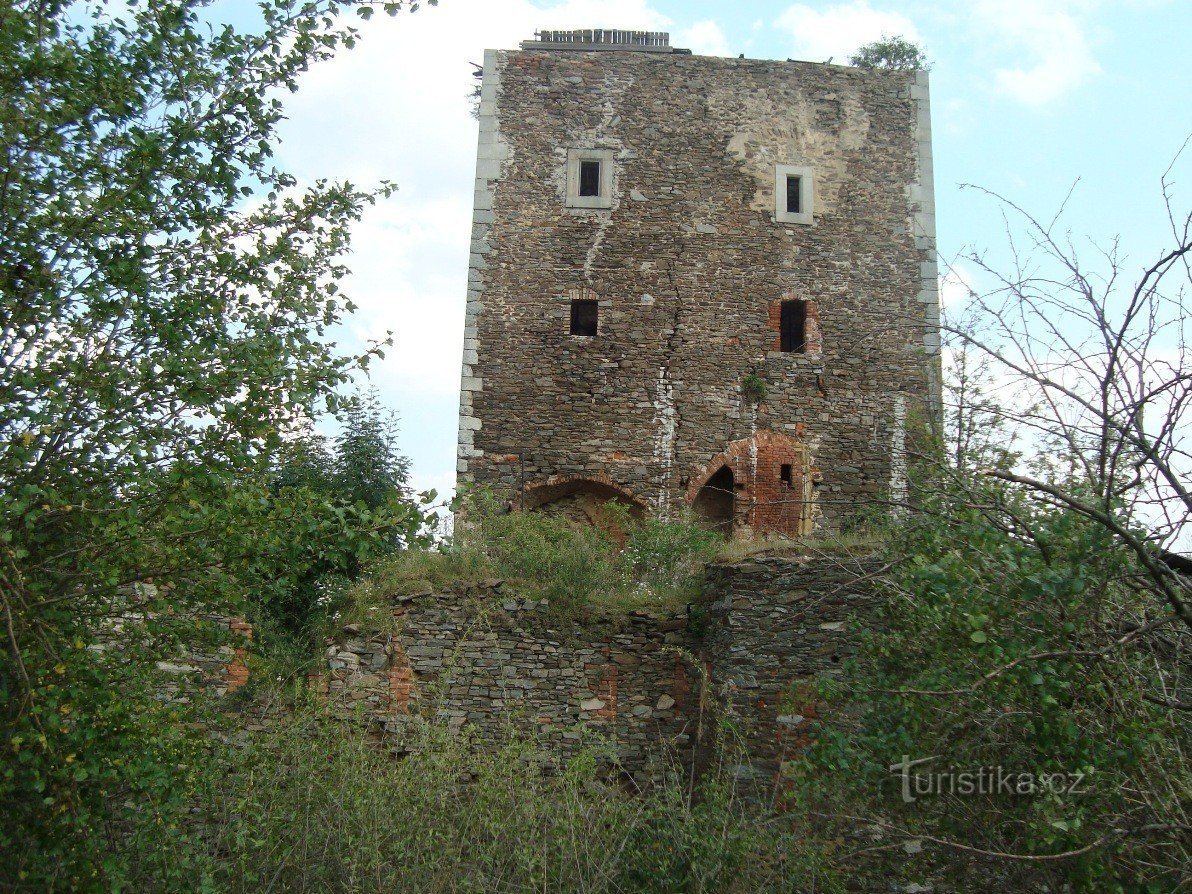 Hradenín fortress Photo: Ulrych Mir.