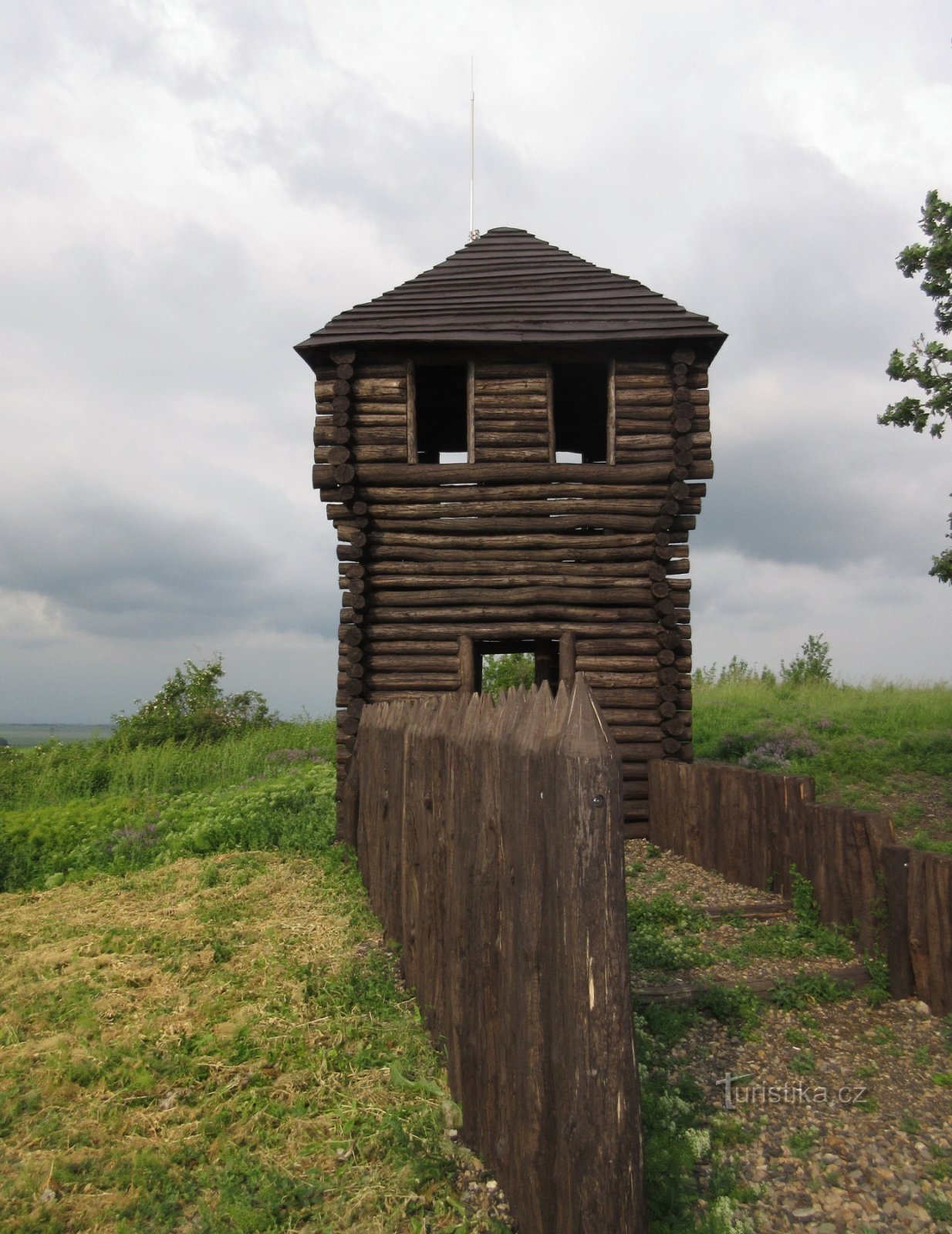 Hradiště 和了望塔 Rubín (Podbořany)