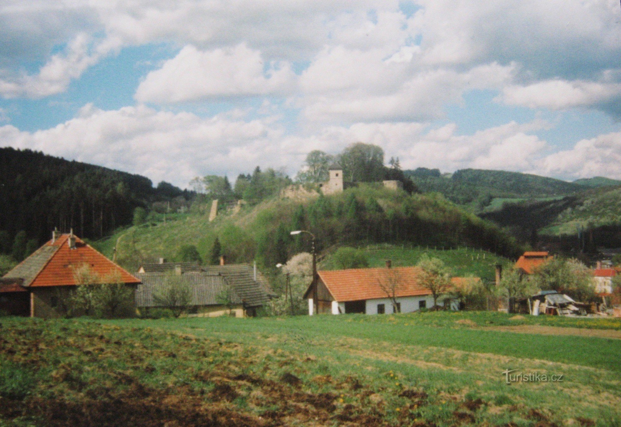 来自 Březová 的城堡场地