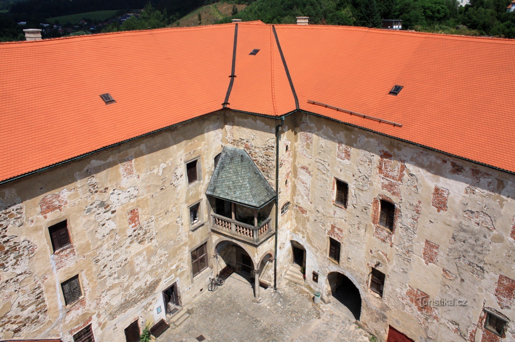 Castle courtyard from the tower
