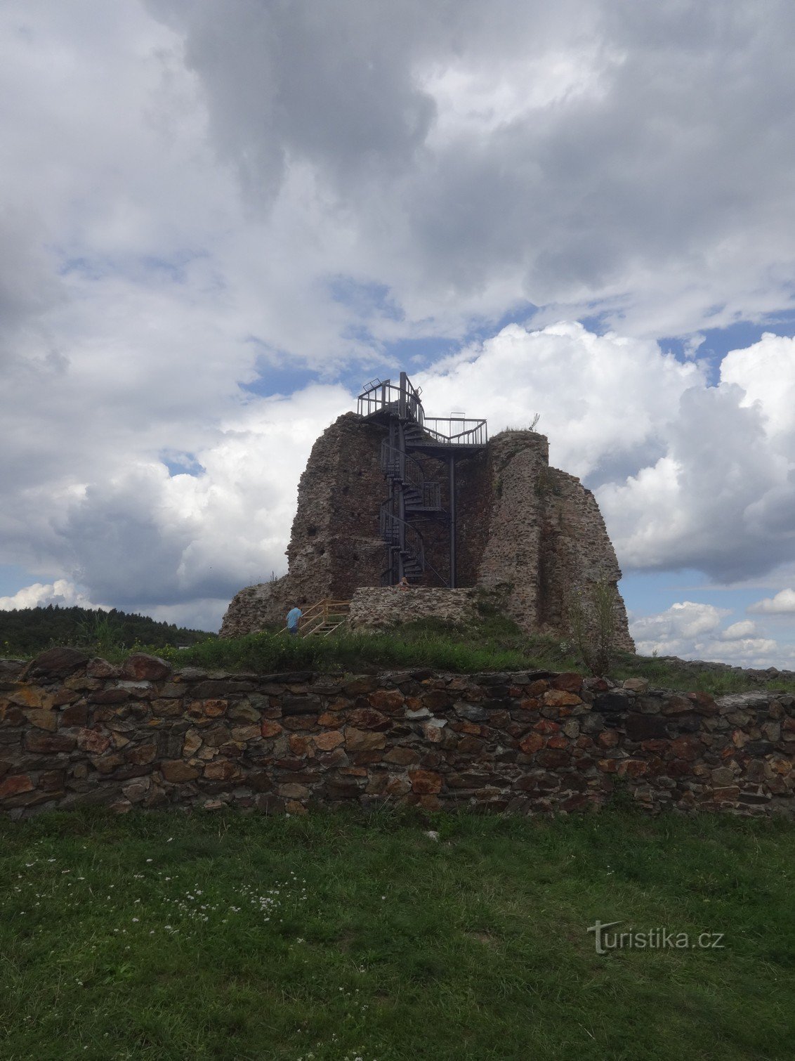 Castello di Milada Punto di osservazione delle rovine di Lichnice nelle montagne di ferro