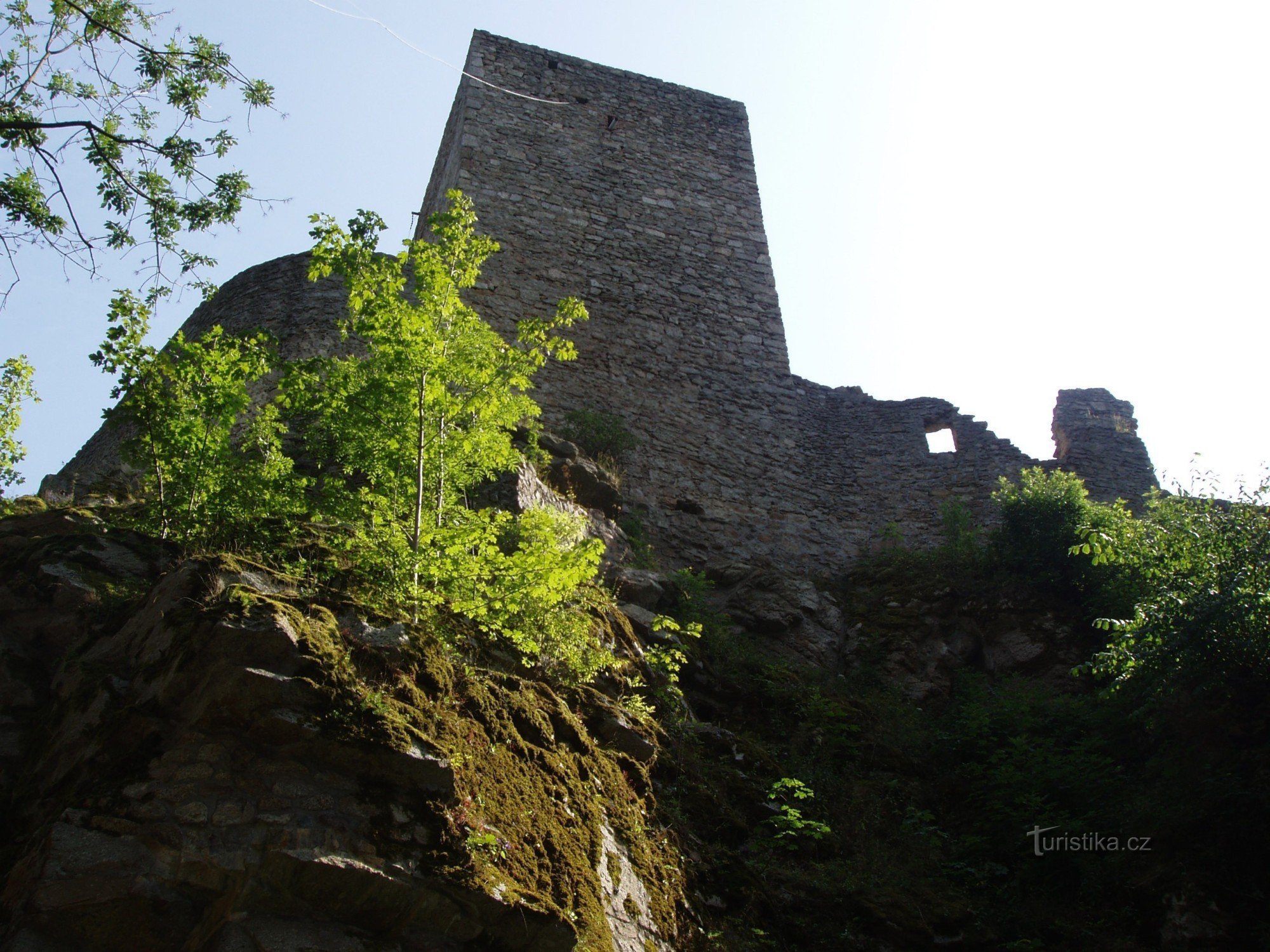 城堡塔高 18 m，用作了望塔