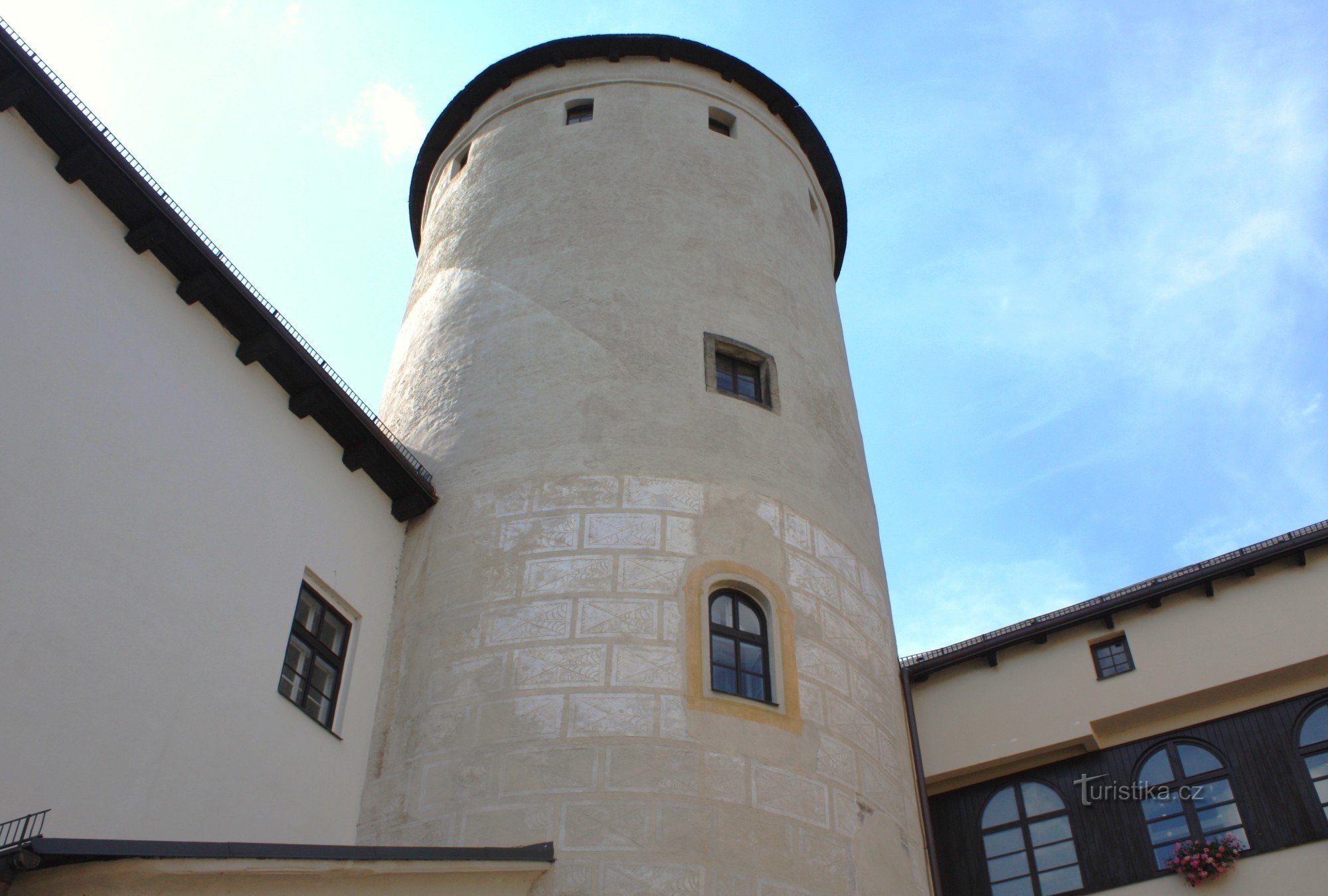 Tháp lâu đài nhìn từ sân trong