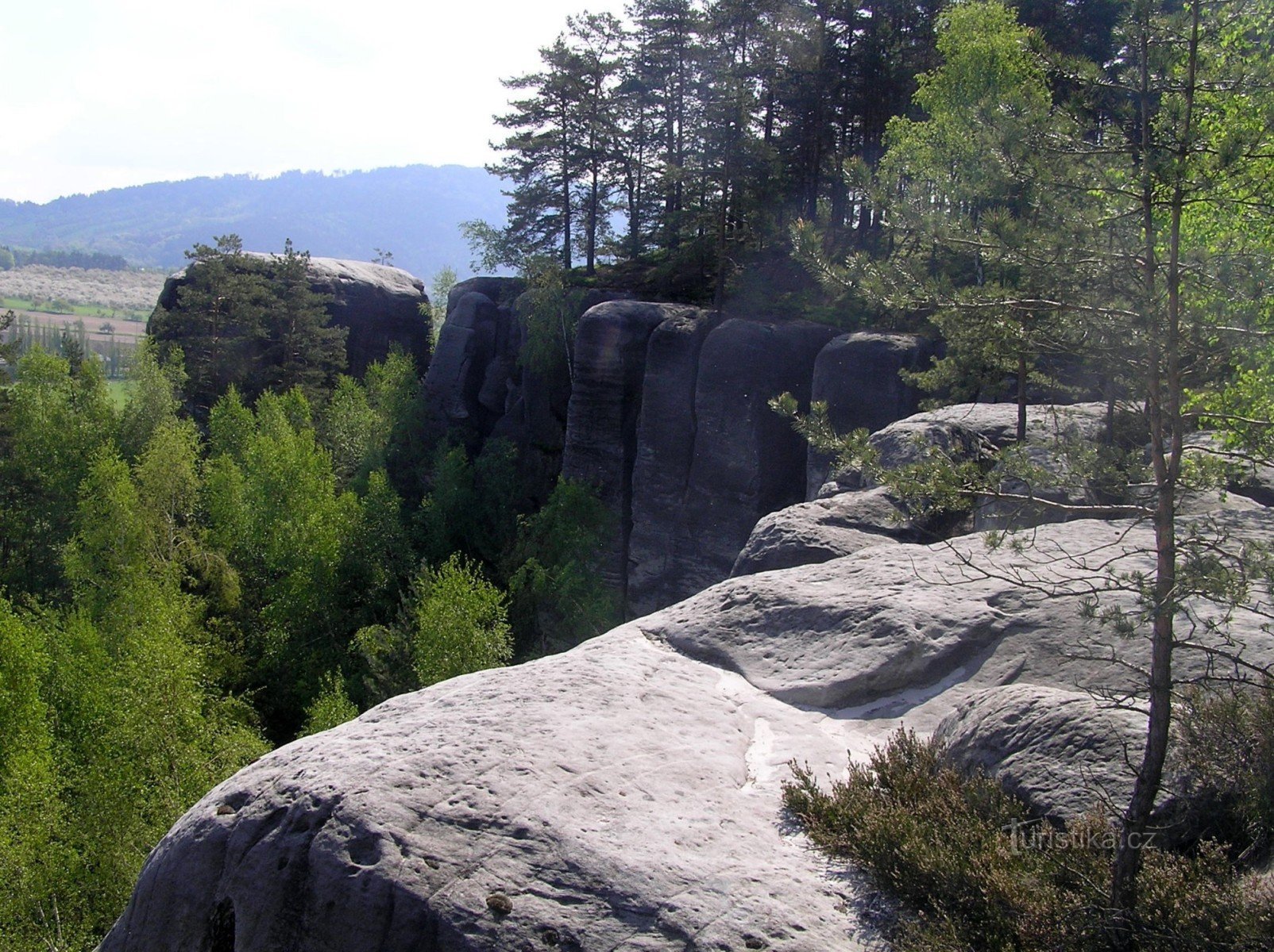 borde de rocas