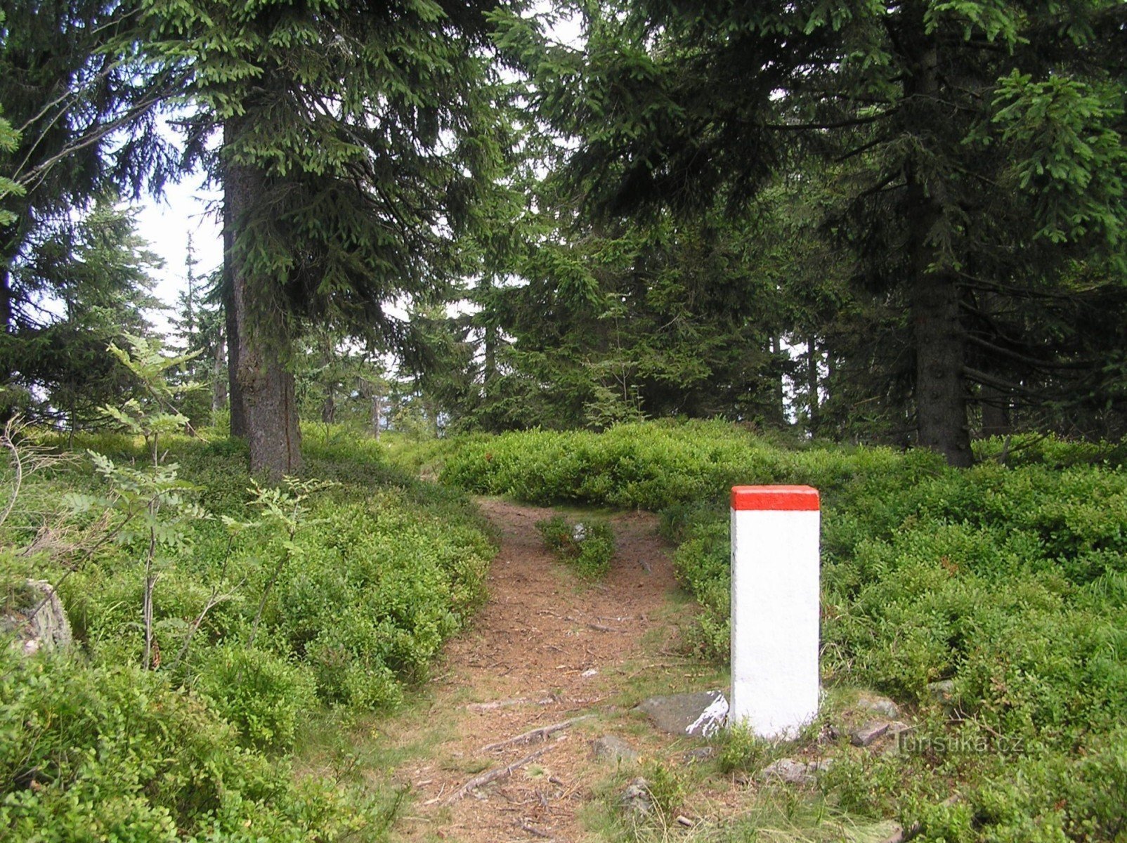 Pietra di confine in cima al Klepé