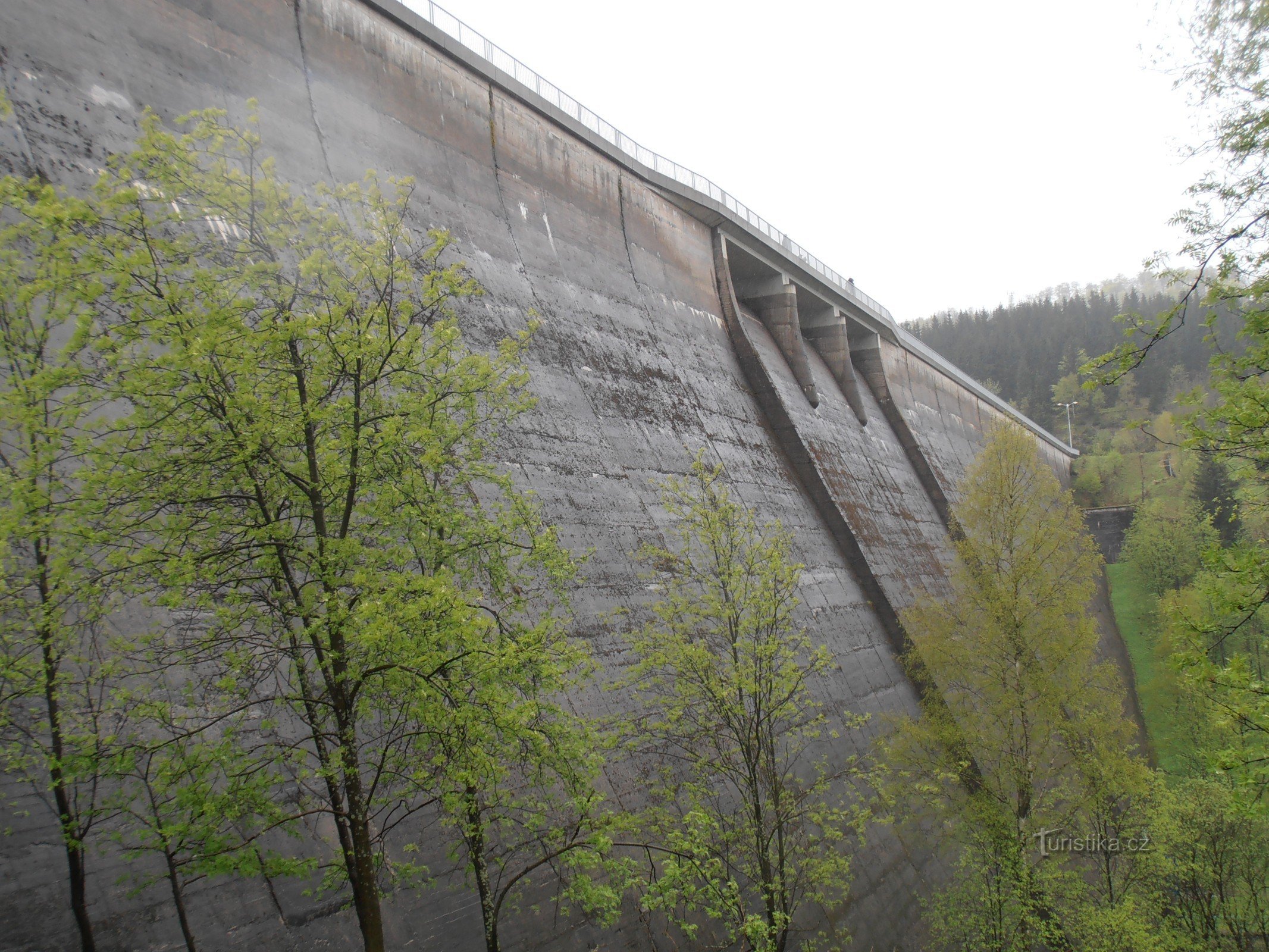 The dam of the Flaje valley reservoir