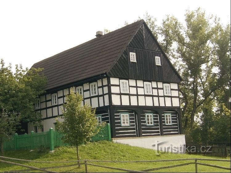 Maison à pans de bois Českého středohoří 2 : Jílové (district de Děčín), n° 50, bâtie sur