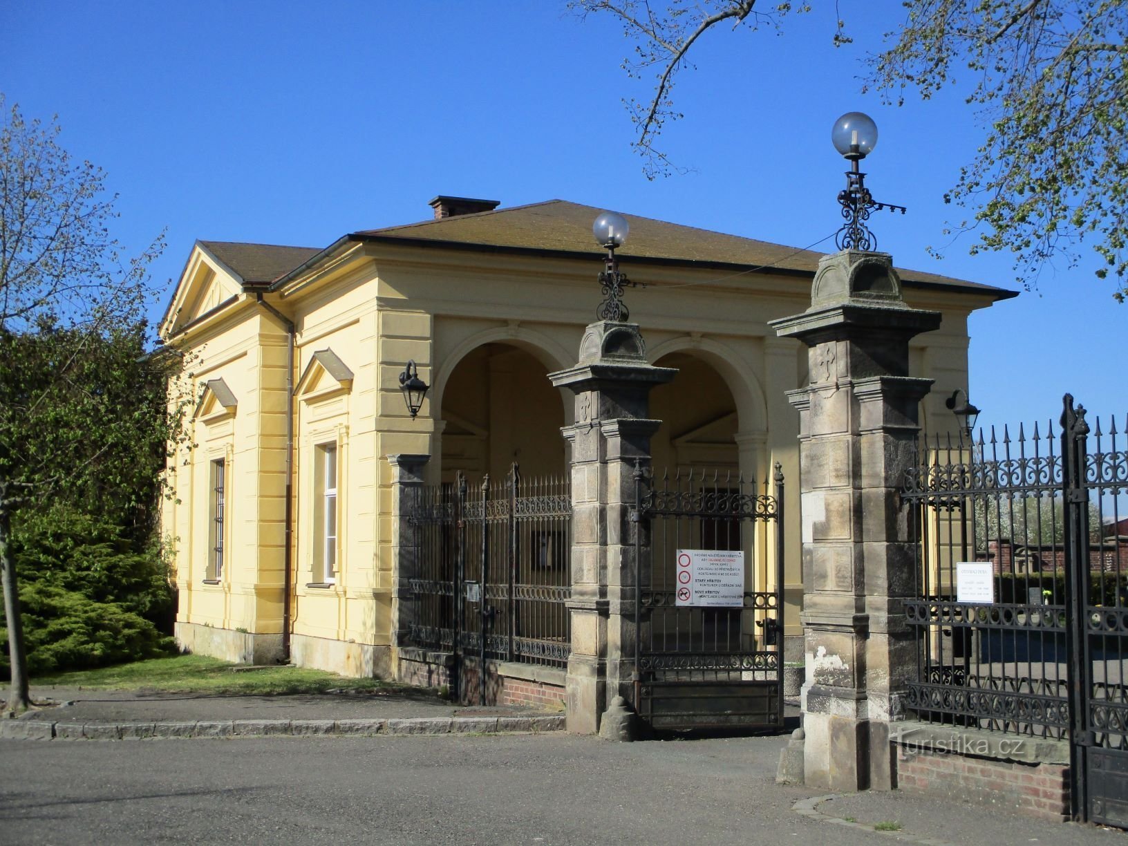 Cmentarz (Jaroměř, 22.4.2020)