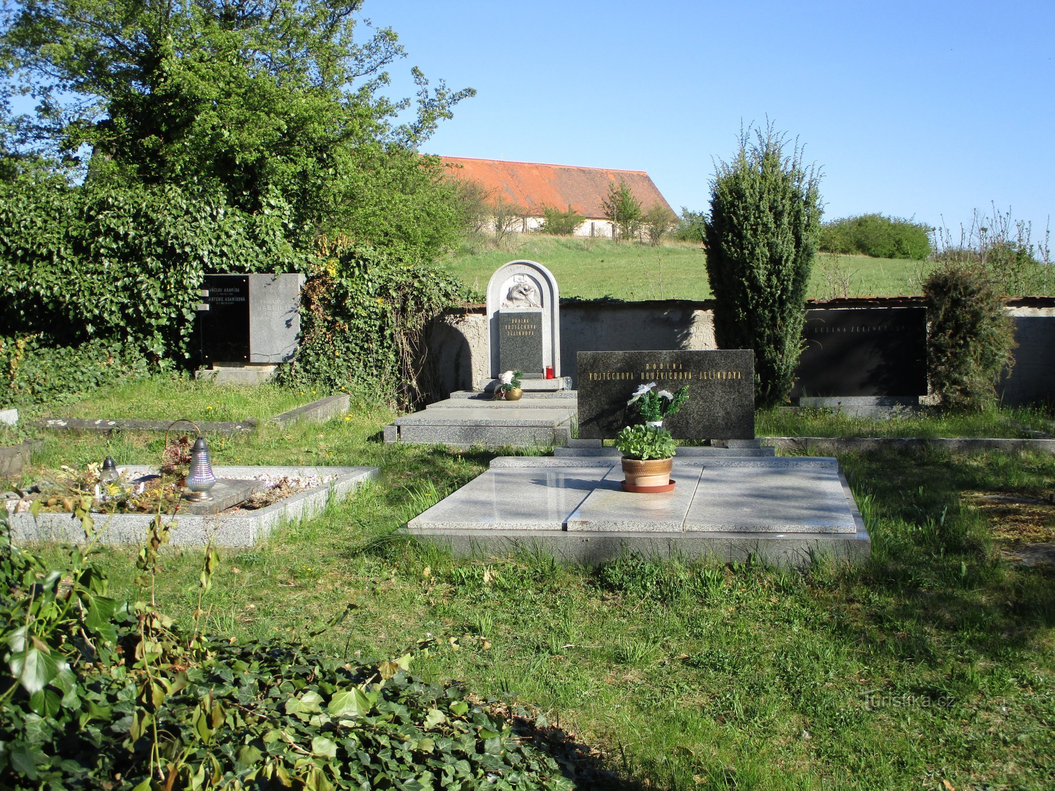 Cmentarz (Jezbiny, 22.4.2020)