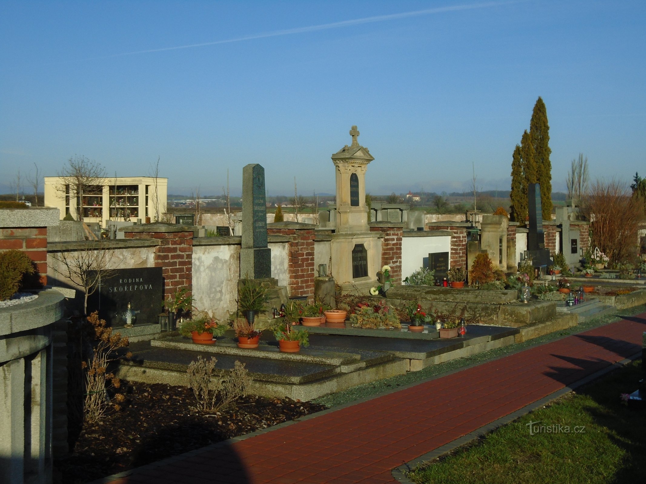 Cimitir (Lochenice, 31.12.2018)