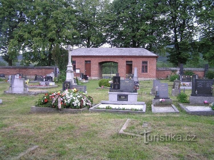 Cementerio en Mlýnické Dvůr: ¡Me gustaría yacer aquí algún día!