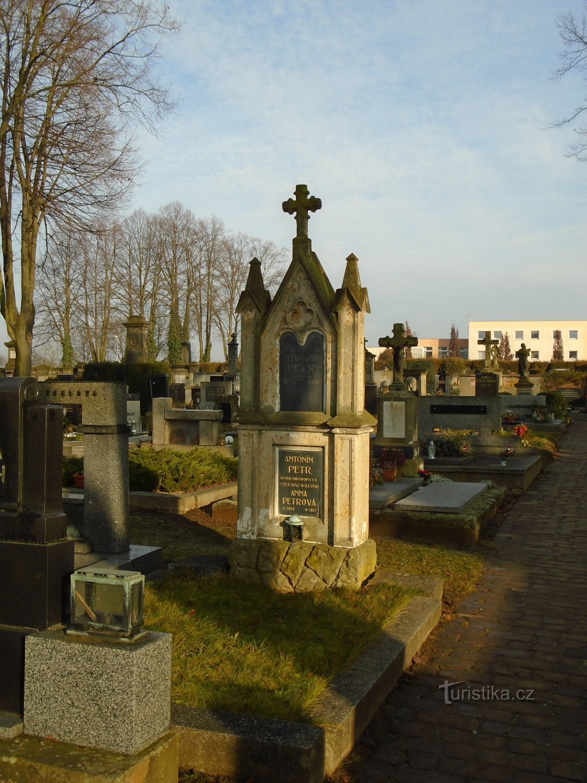 Cementerio en Plotiště nad Labem (Hradec Králové, 26.12.2017/XNUMX/XNUMX)