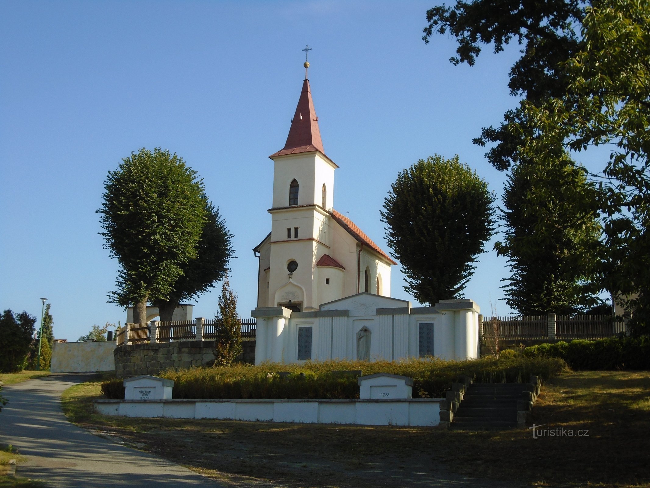 Chapelle du cimetière de la Vierge Marie (Sezemice)