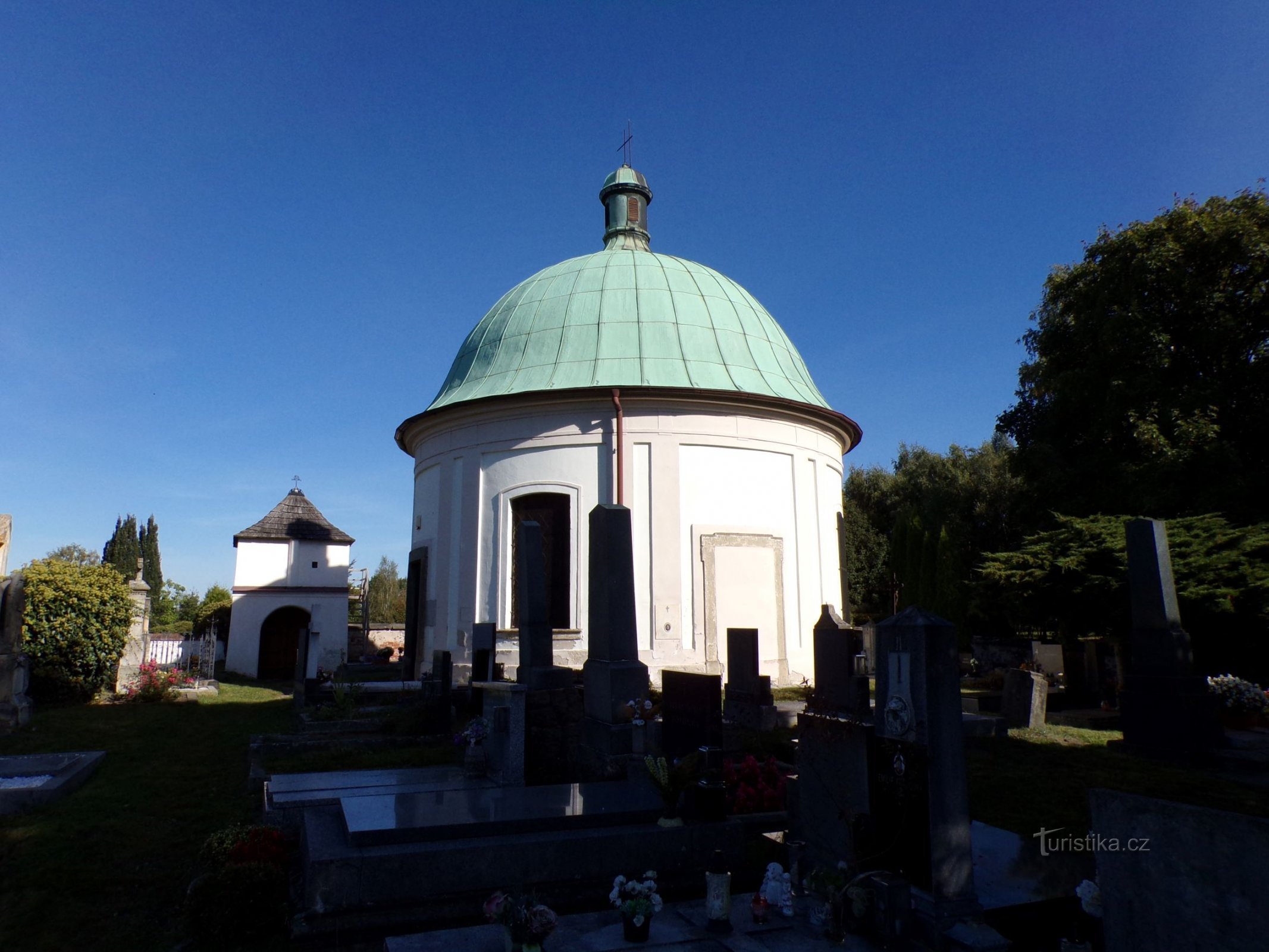 Hřbitovní kaple sv. Jiří (Lázně Bohdaneč, 2.10.2021)