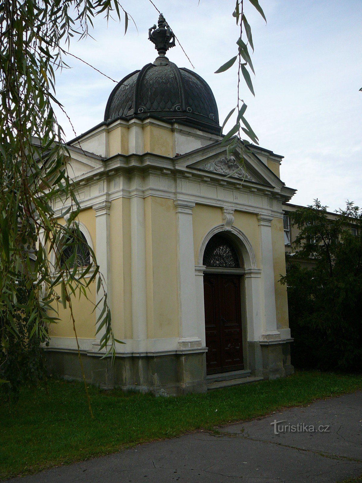 Pokopališka kapela v Místeku