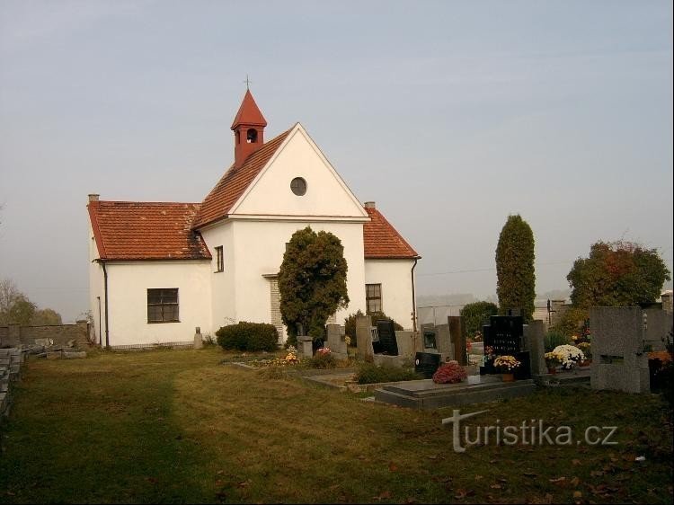 Kościół cmentarny: na północny zachód od wsi na cmentarzu