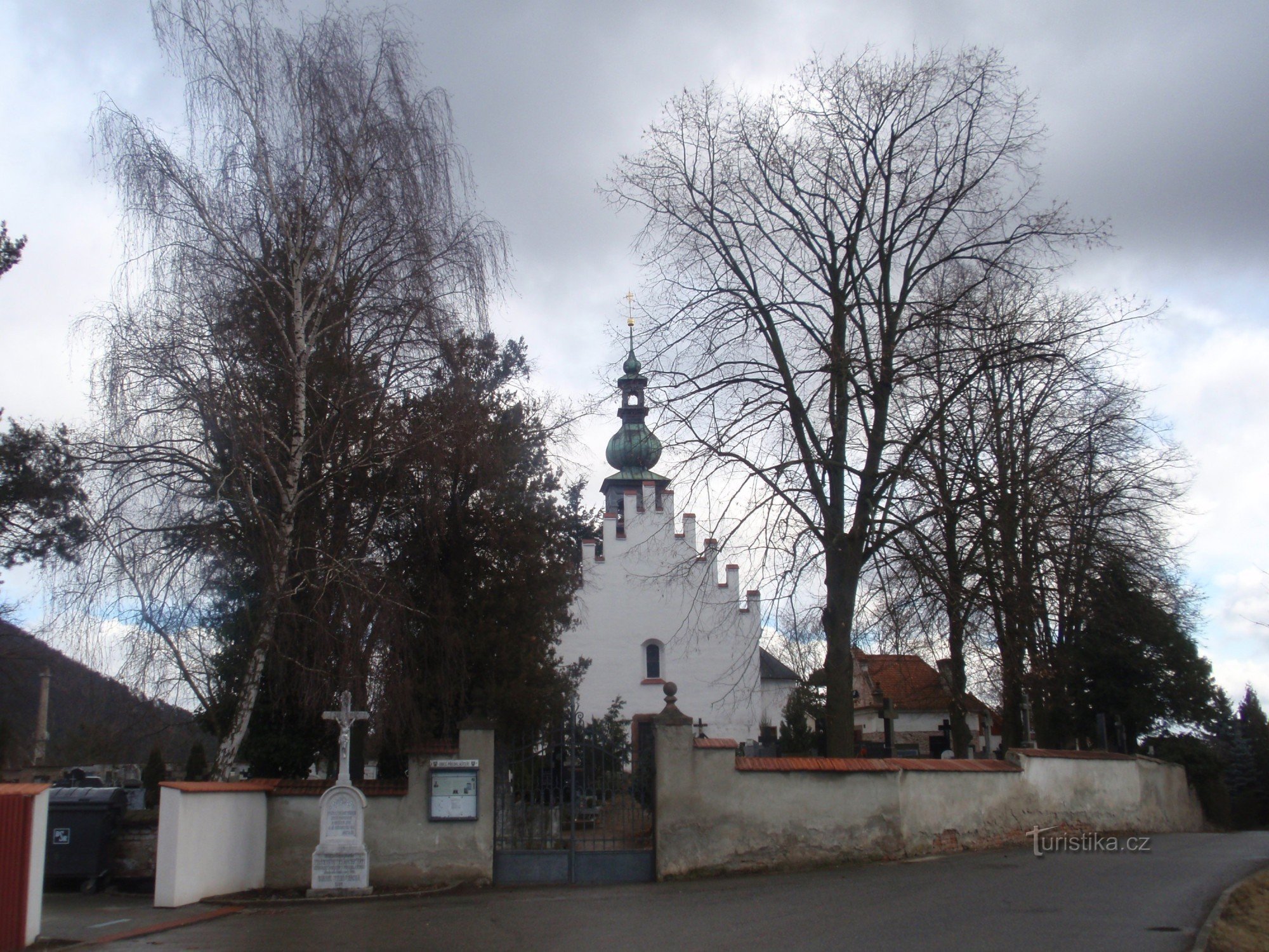 Iglesia del cementerio de la Santísima Trinidad en Předklášteří