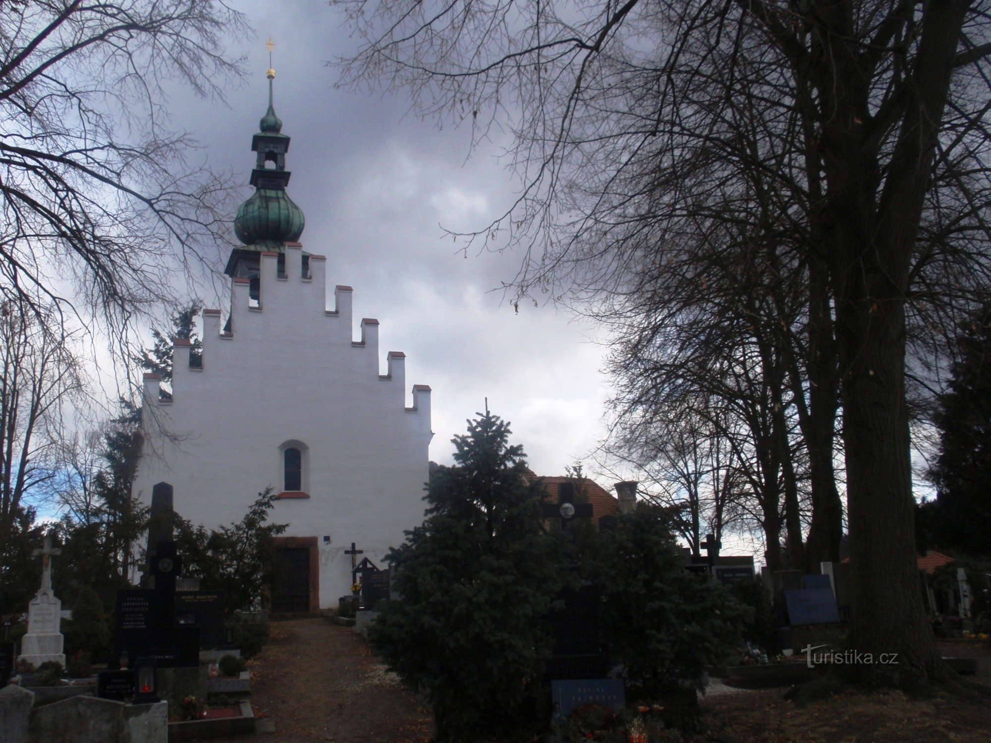 Biserica Cimitirul Sfânta Treime din Předklášteří