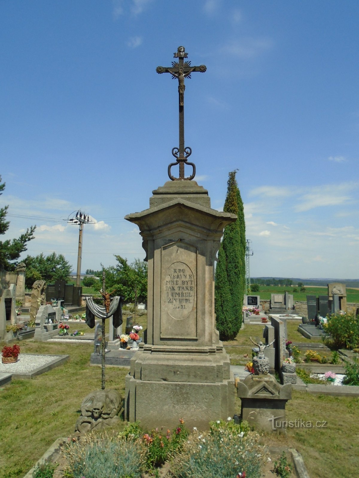 Hřbitovní kříž (Hořiněves, 5.7.2018)