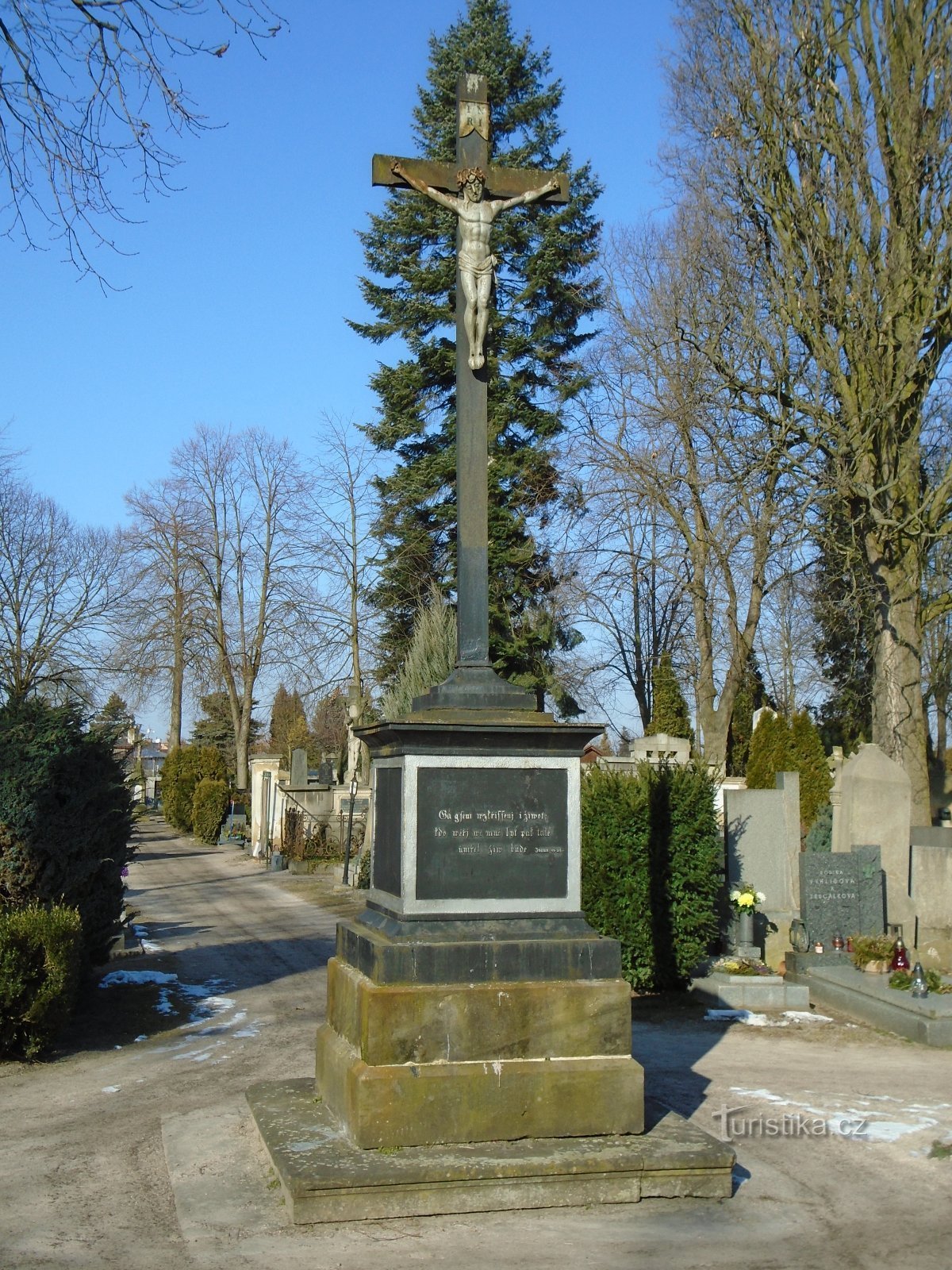 Friedhofskreuz in Pouchov (Hradec Králové, 22.2.2018)