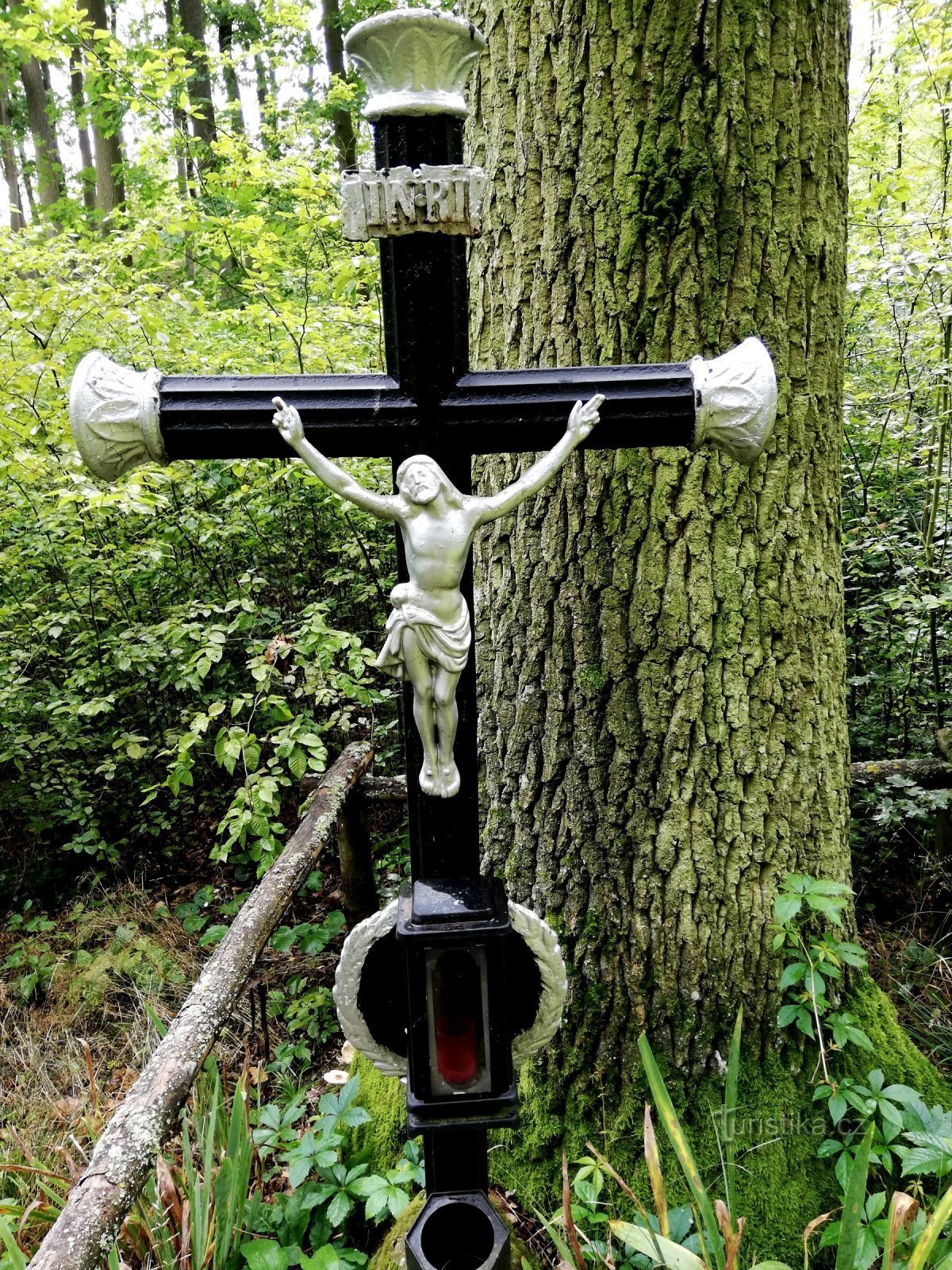 Héros ou déserteur ? Le meurtre du garde-chasse Buršovský à Hluboké Mašůvky en 1916.