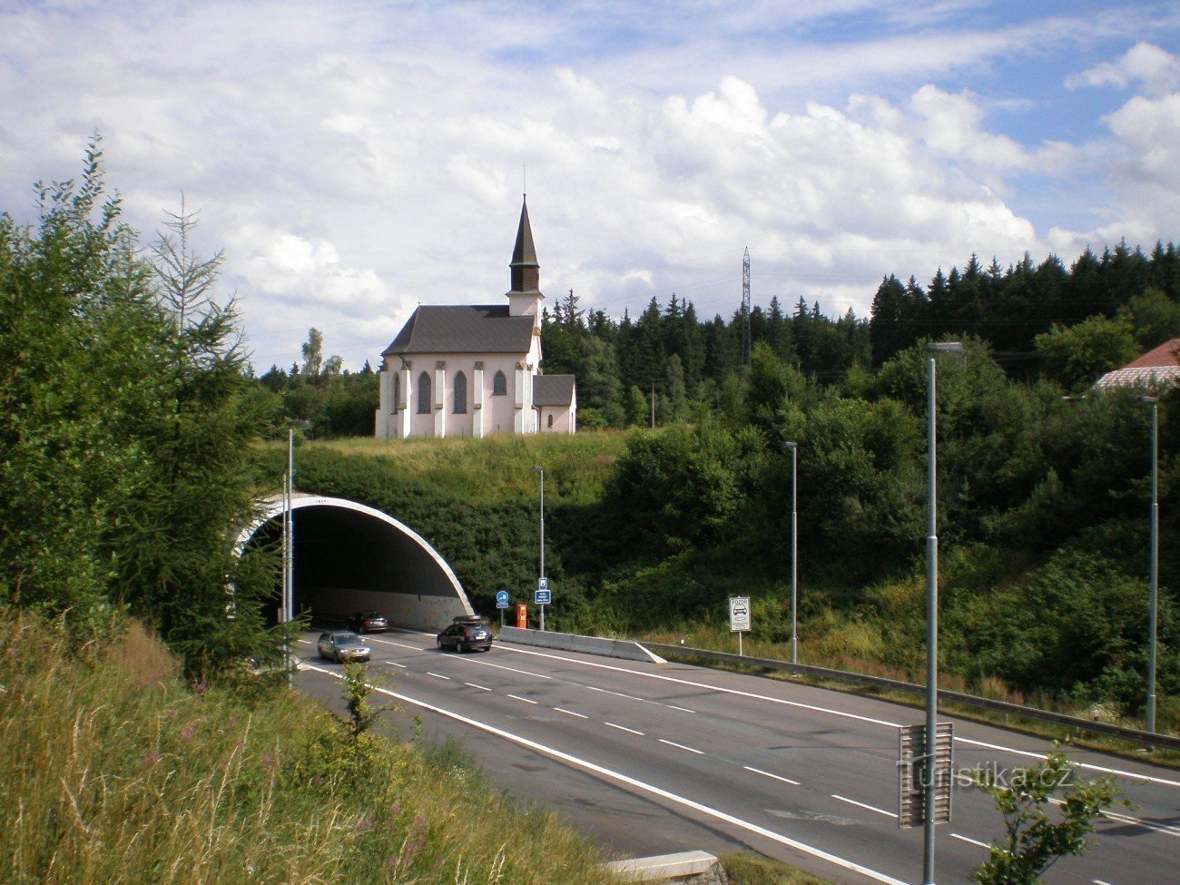 Hřebeč - tunel a kaple sv. Josefa