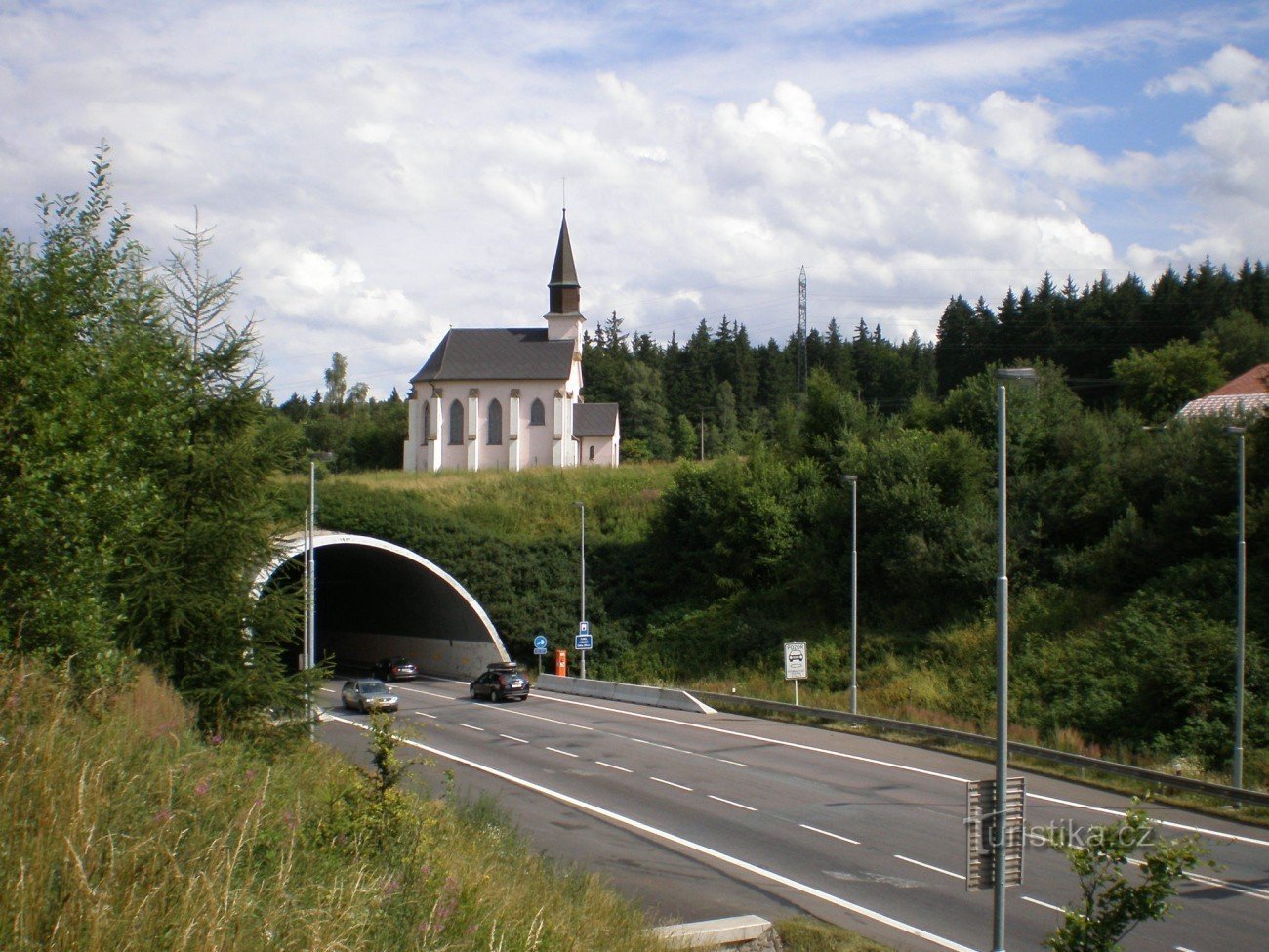 Hřebeč - alagút és a Szent István-kápolna. József