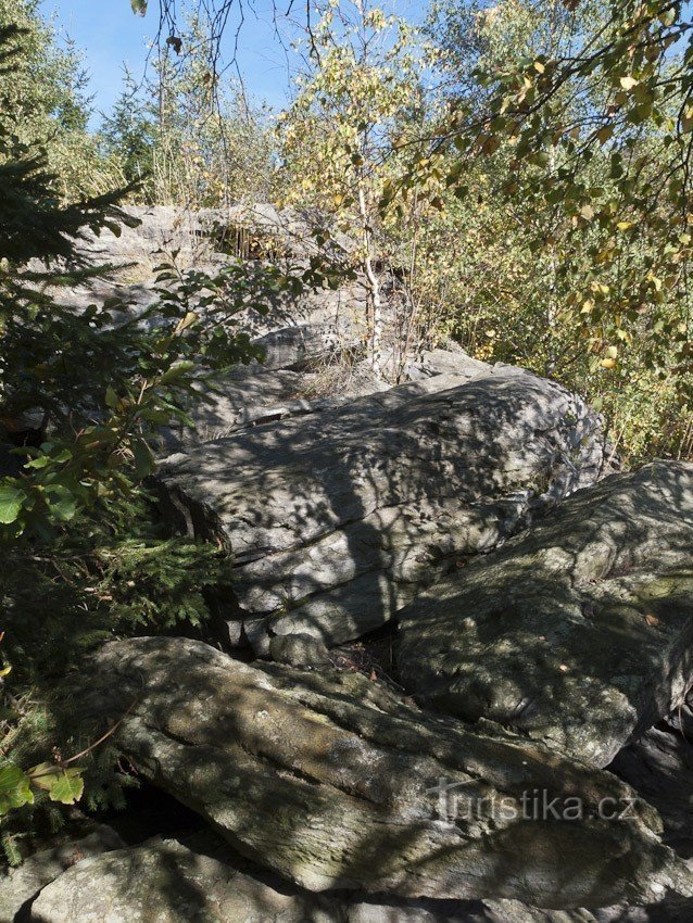 Hřebínek Čepele est parsemé de divers rochers et rochers