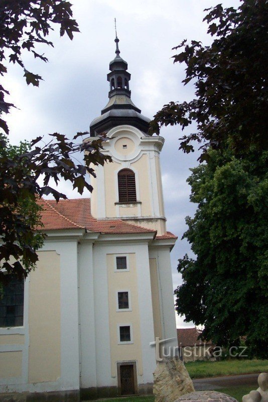 Hředle, Igreja de Todos os Santos