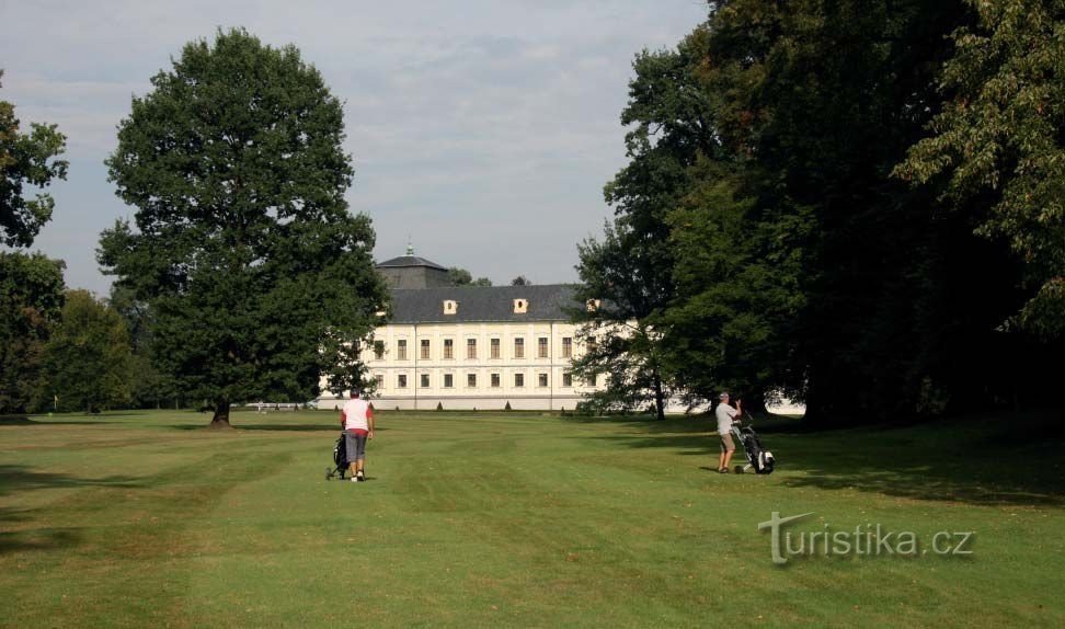 Legeplads i slotsparken.