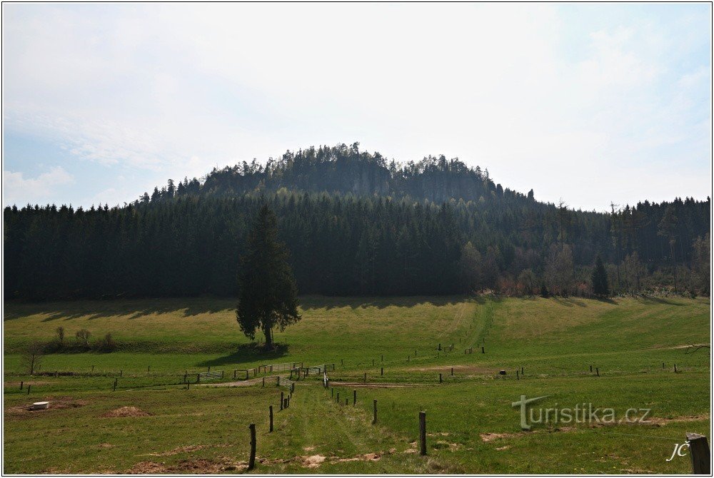 Hrnčířský údolí y Křížový vrch desde las laderas de Kopeček