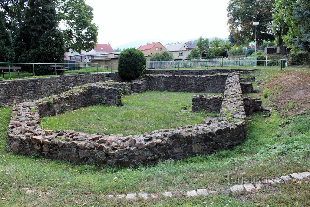 Tombeau, vue générale des fondations