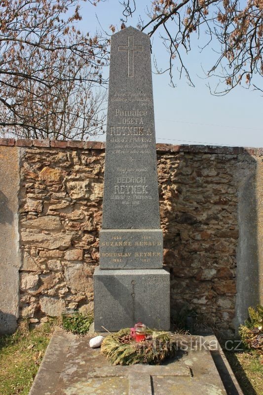 Grave of the Reynkov family