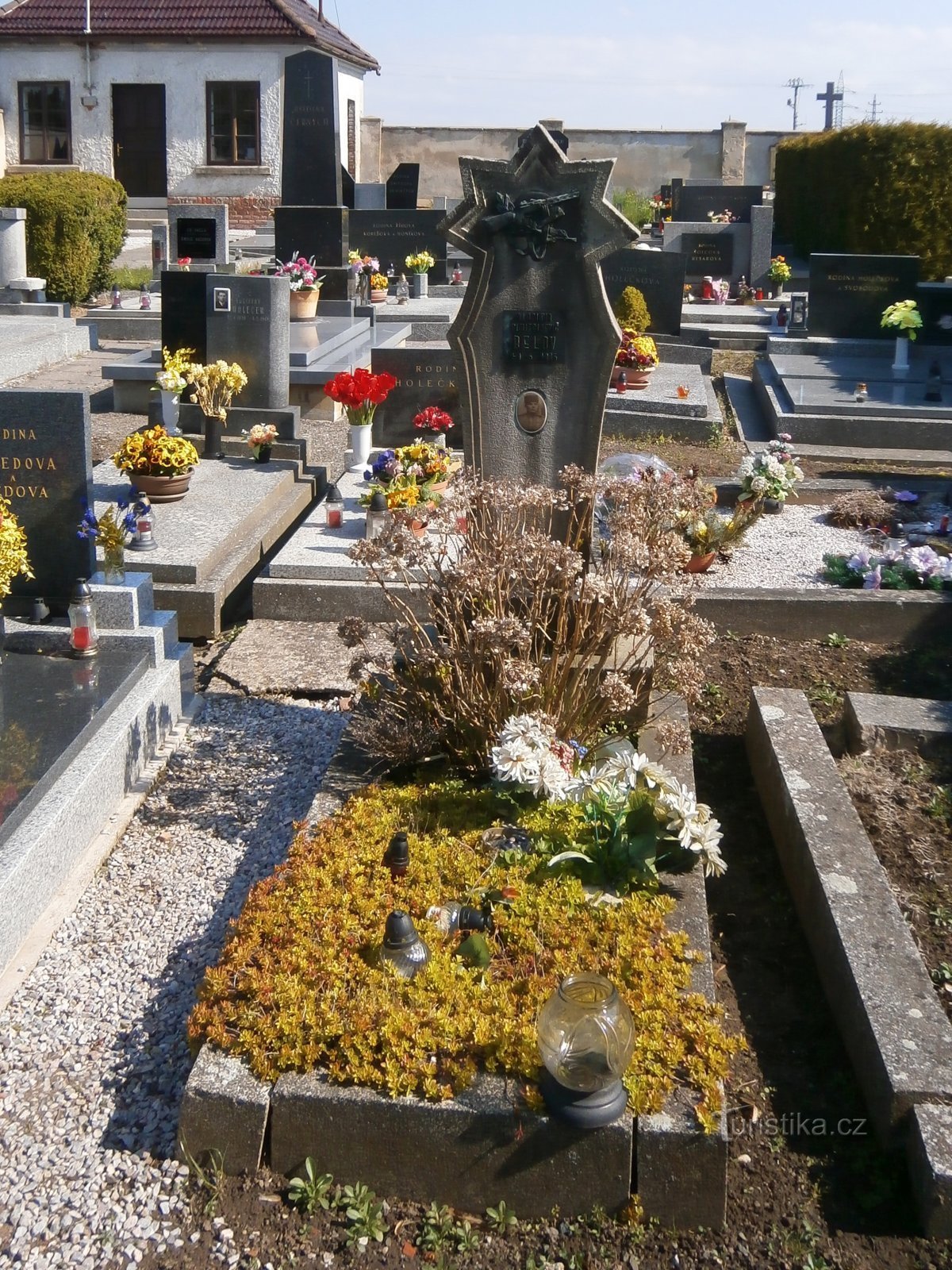 Grave of Red Army officer Bělov (Sendražice, 1.5.2017 May XNUMX)