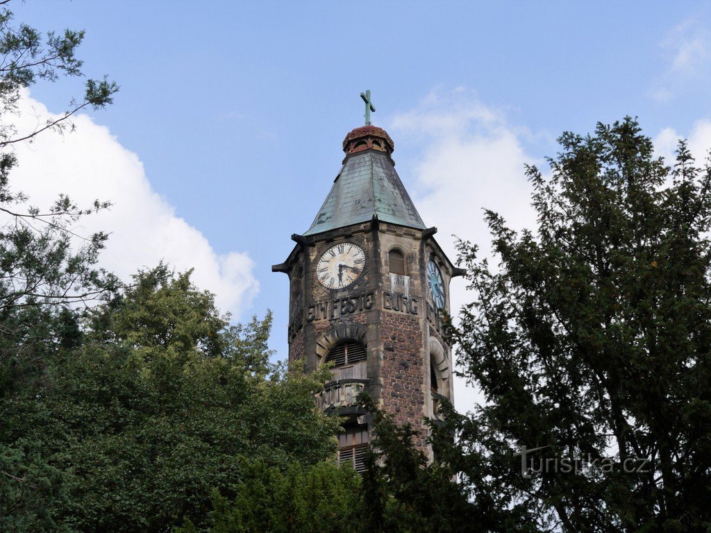 Hrob, věž kostela Vzkříšení