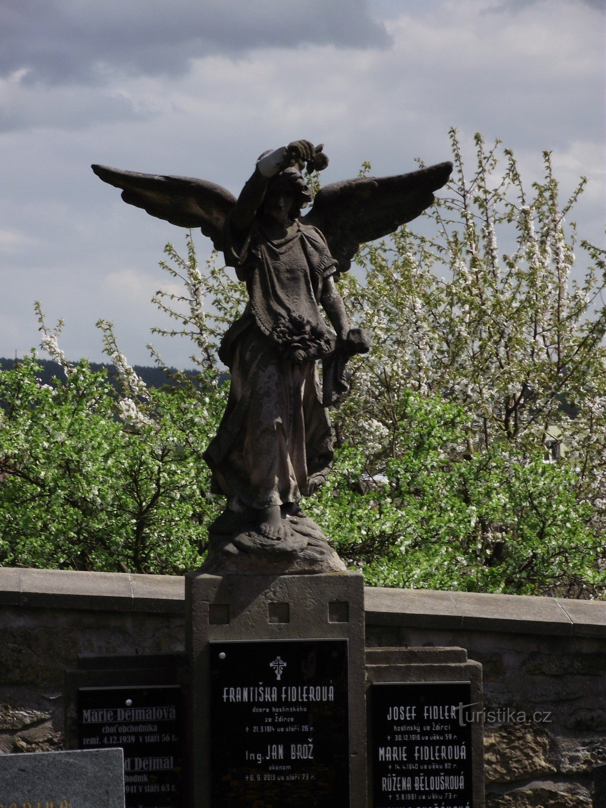 the tomb of the Fidlers