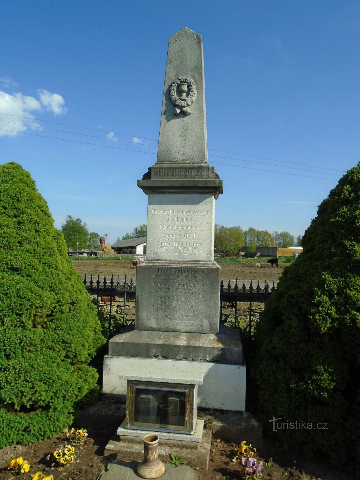 Tomb of the Jarkovský family (Běleč nad Orlicí, 28.4.2018 April XNUMX)