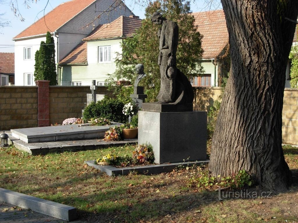 The graves of Slovak artists at Slavín