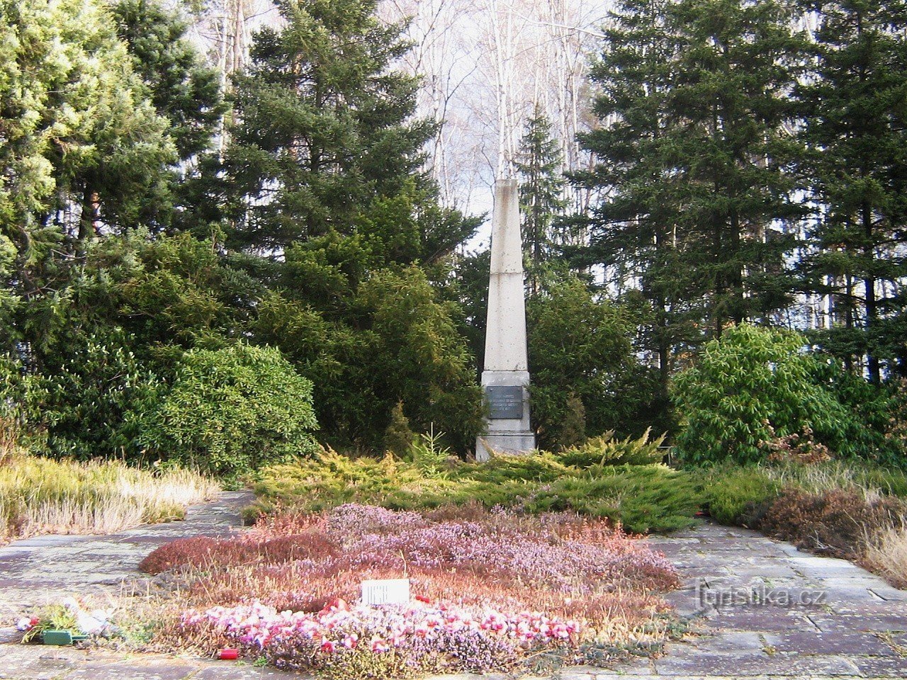 Masowy grób w pobliżu Netřebic